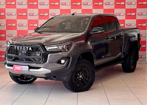 TOYOTA HILUX 2.8 D-4D TURBO DIESEL CD GR-S 4X4 AUTOMÁTICO